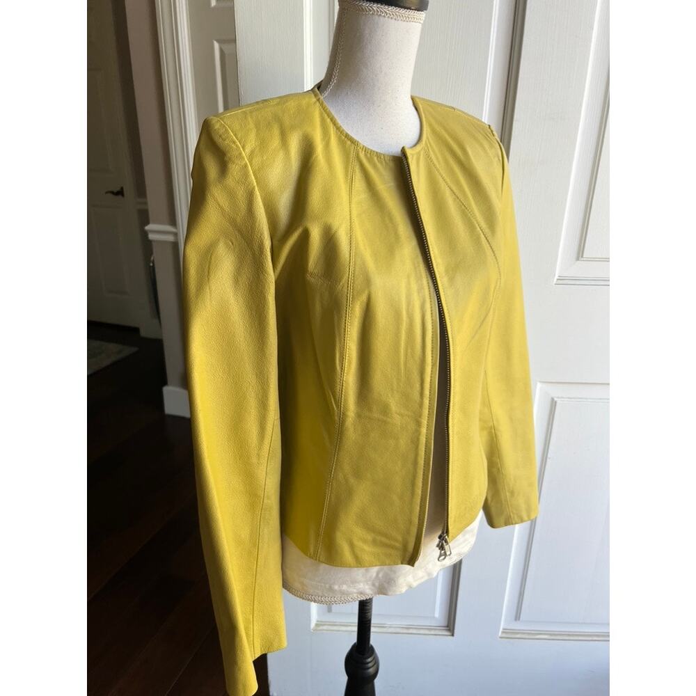 Newport News ladies tailored mustard leather jacket size 6 - Picture 3 of 4